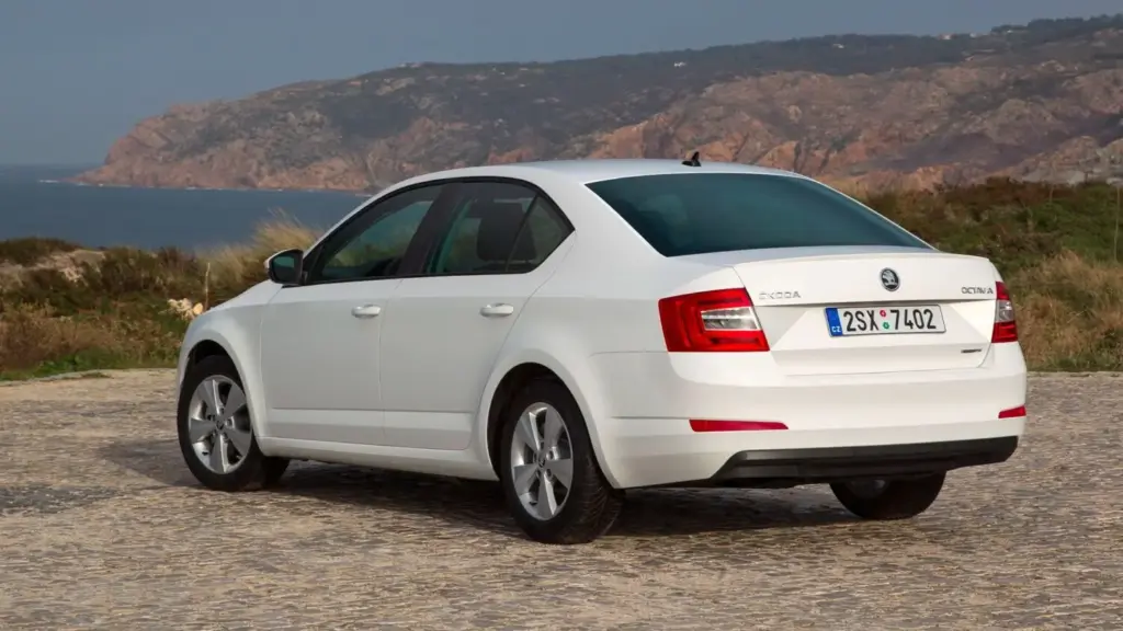 Los 8 millones de Škoda Octavia en sus 30 años de vida y las versiones más peculiares: GLC, gas natural, híbrido y un récord de 365 km/h 19 Motor16 3 generace Skoda Octavia Greenline ee3d5575 Motor16