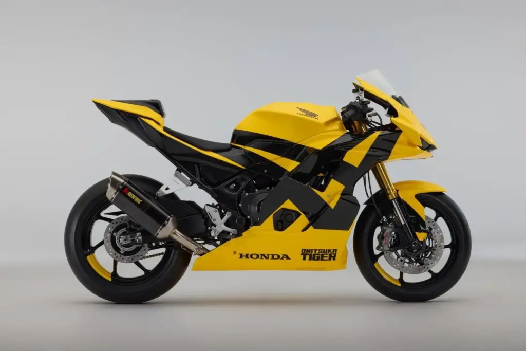 Honda y Onitsuka Tiger unen la moto y la moda en una nueva colaboración 3 Motor16 587730 Honda Begins Collaboration with Fashion Brand Onitsuka Tiger World Motor16