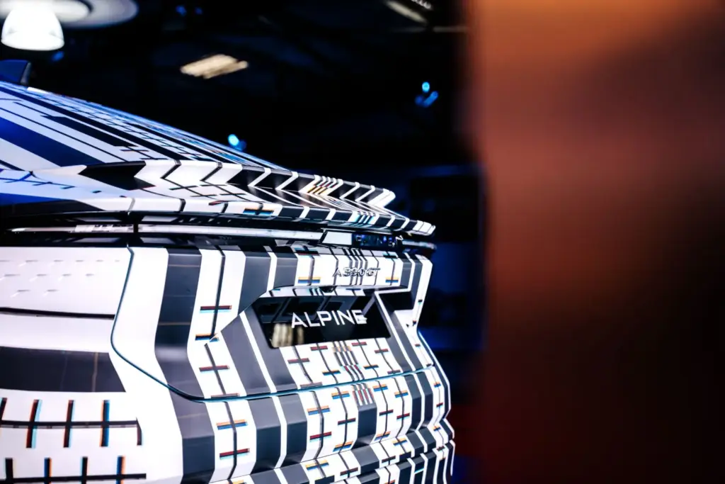Alpine presenta el A390 'Array' como obra de arte en el Goodwood Revival 4 Motor16 ALPINE A390 ARRAY ART CAR 1 Motor16