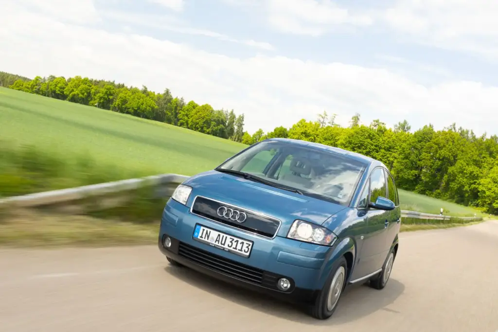 El Audi A2 vuelve 25 años después: del aluminio a los electrones, la misma obsesión por la eficiencia 10 Motor16 AUDI A2 ORIGINAL 6 Motor16