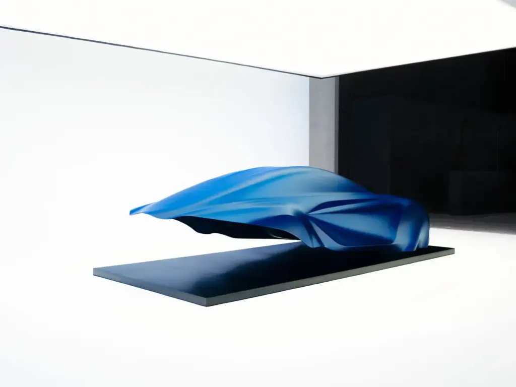 El nuevo Alpine A110 eléctrico muestra sus líneas maestras en una escultura 1 Motor16 El nuevo Alpine A110 eléctrico muestra sus líneas maestras en una escultura