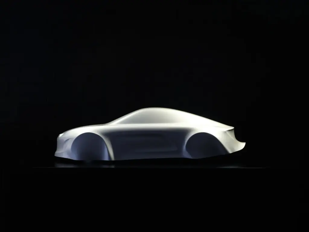 El nuevo Alpine A110 eléctrico muestra sus líneas maestras en una escultura 8 Motor16 El nuevo Alpine A110 eléctrico muestra sus líneas maestras en una escultura