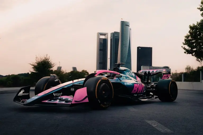 Todo lo que Alpine prepara para la semana del Gran Premio: El A526 en una azotea, desfile de vehículos y descuentos