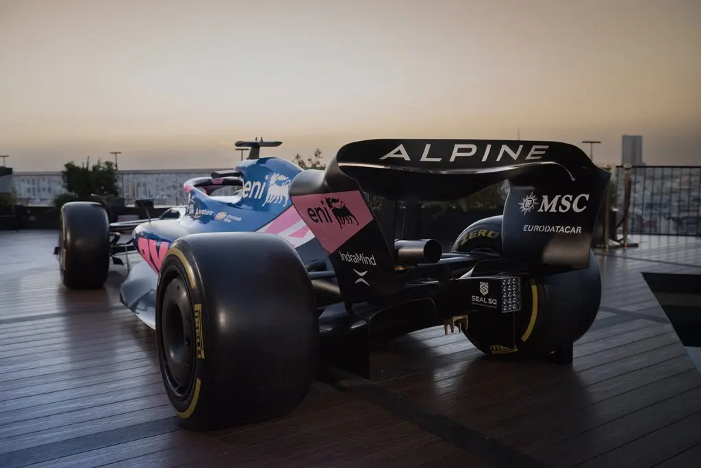 Todo lo que Alpine prepara para la semana del Gran Premio: El A526 en una azotea, desfile de vehículos y descuentos 8 Motor16 Alpine Race Week 06.jpg Motor16