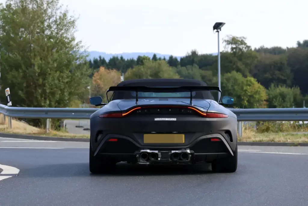 Fotos espía del Aston Martin Vantage RS Roadster: más problemas para el Porsche 911 16 Motor16 Aston Martin Vantage RS Roadster 2027 espia 14 Motor16