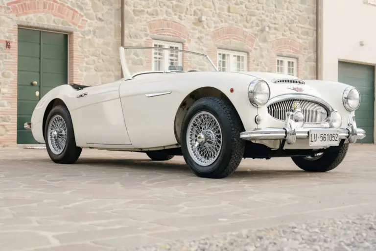 Austin-Healey 3000 BJ8 y Porsche 911 996 C4S: dos iconos que Keith Martin alinea por 30.000 dólares