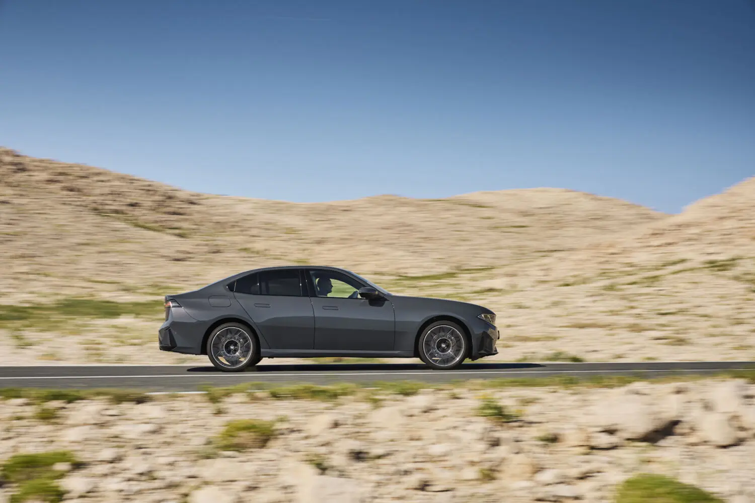 BMW Serie 3 2027 en vista lateral
