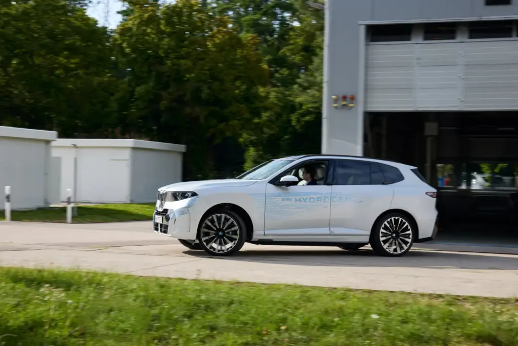 El BMW iX5 Hydrogen entra en su fase decisiva: empieza sus pruebas en carretera 4 Motor16 BMW X5 HIDROGENO 1 Motor16
