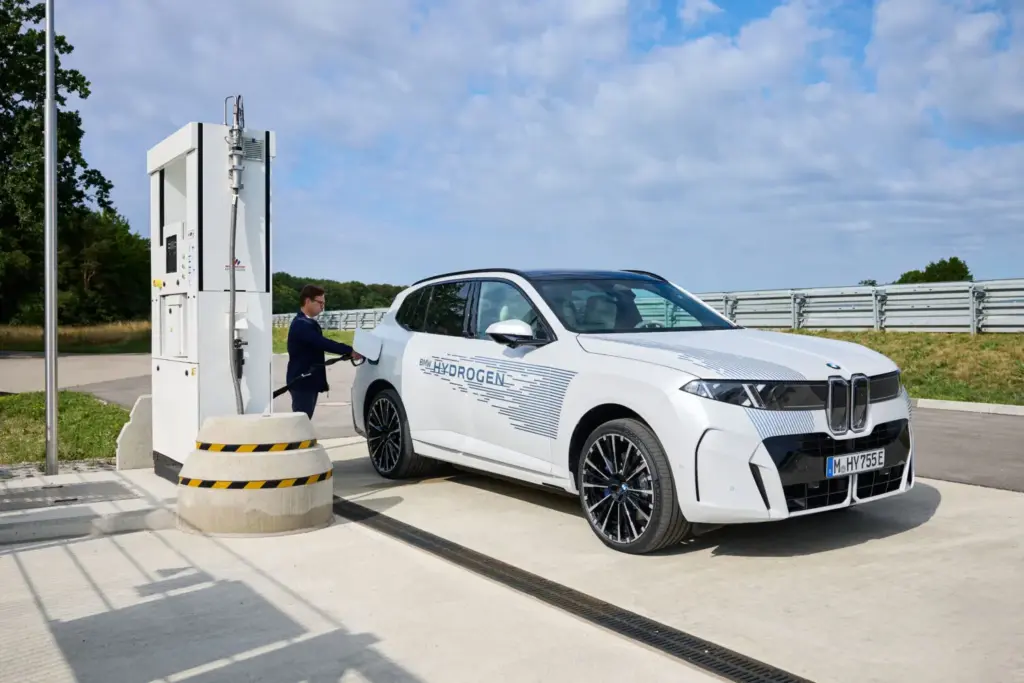 El BMW iX5 Hydrogen entra en su fase decisiva: empieza sus pruebas en carretera 1 Motor16 BMW iX5 Hydrogen