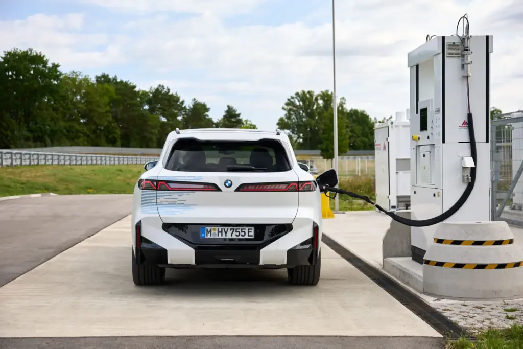El BMW iX5 Hydrogen entra en su fase decisiva: empieza sus pruebas en carretera 8 Motor16 BMW X5 HIDROGENO 5 Motor16