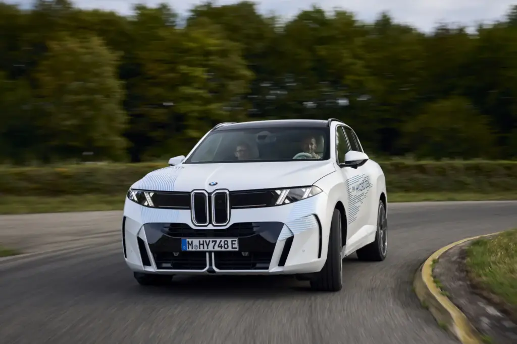 El BMW iX5 Hydrogen entra en su fase decisiva: empieza sus pruebas en carretera 3 Motor16 BMW X5 HIDROGENO 7 Motor16