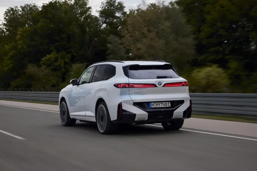 El BMW iX5 Hydrogen entra en su fase decisiva: empieza sus pruebas en carretera 2 Motor16 BMW X5 HIDROGENO 9 Motor16