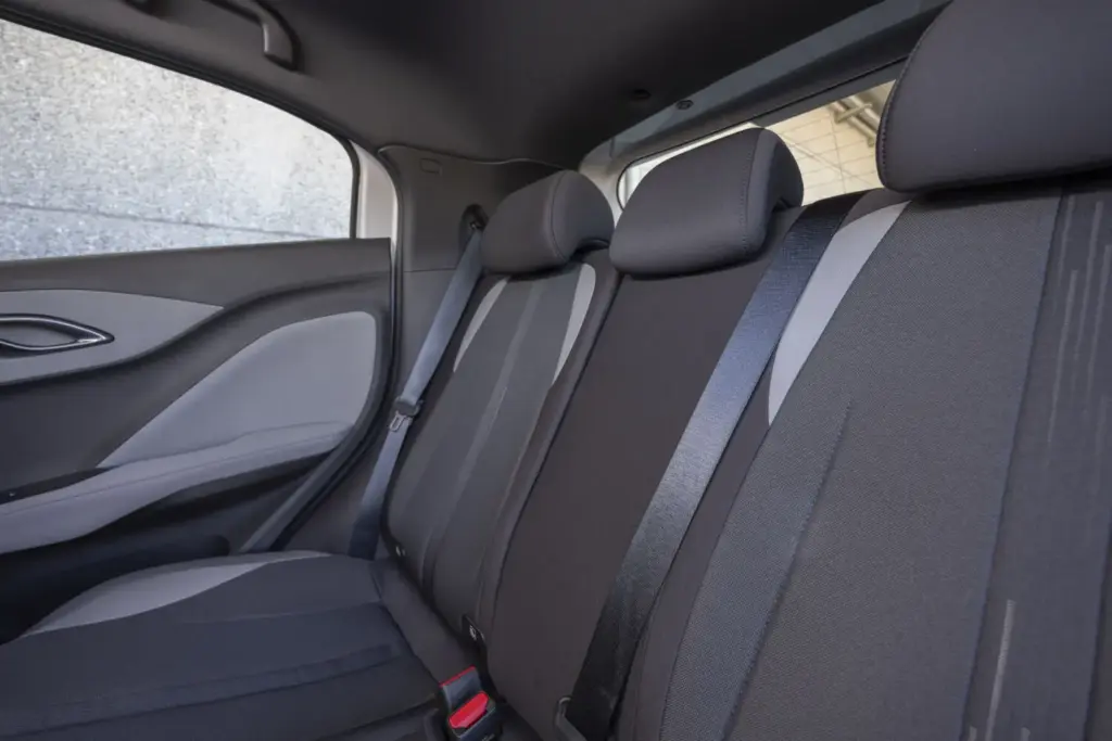 El BYD Dolphin Surf se actualiza con mejoras digitales y añade la quinta plaza 1 Motor16 BYD Dolphin Surf actualizacion 22 Motor16