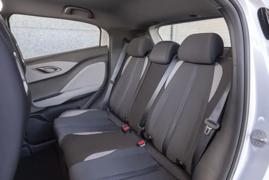 El BYD Dolphin Surf se actualiza con mejoras digitales y añade la quinta plaza 16 Motor16 BYD Dolphin Surf actualizacion 23 Motor16