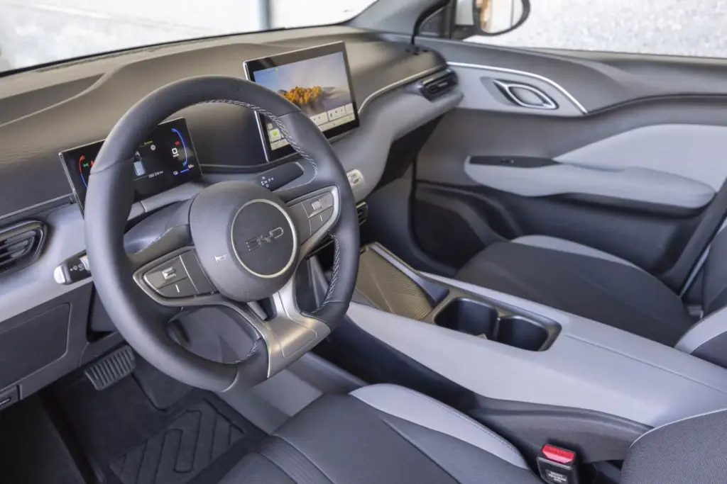 El BYD Dolphin Surf se actualiza con mejoras digitales y añade la quinta plaza 5 Motor16 BYD Dolphin Surf actualizacion 26 Motor16