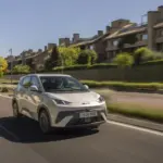 El BYD Dolphin Surf se actualiza con mejoras digitales y añade la quinta plaza
