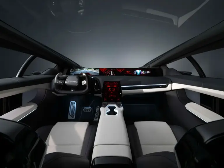 El CEER Exobot estrena una pantalla de 48 pulgadas y cabina envolvente en versión sedán y SUV
