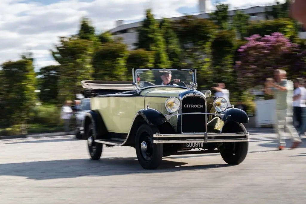 Citroën conquista París con nueve iconos de su historia que este año celebran un aniversario redondo 18 Motor16 CITROEN CLASSIC TOUR PARIS SEPTIEMBRE 202613 Motor16