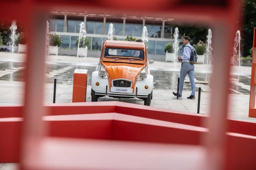 Citroën conquista París con nueve iconos de su historia que este año celebran un aniversario redondo 22 Motor16 CITROEN CLASSIC TOUR PARIS SEPTIEMBRE 202617 Motor16