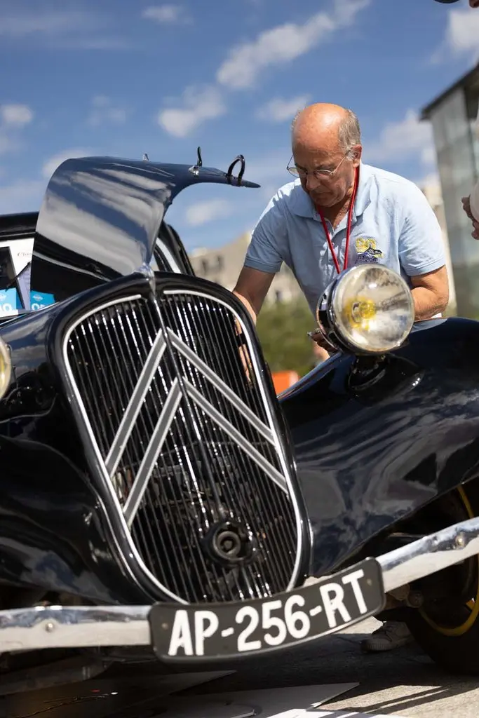 Citroën conquista París con nueve iconos de su historia que este año celebran un aniversario redondo 24 Motor16 CITROEN CLASSIC TOUR PARIS SEPTIEMBRE 202621 Motor16