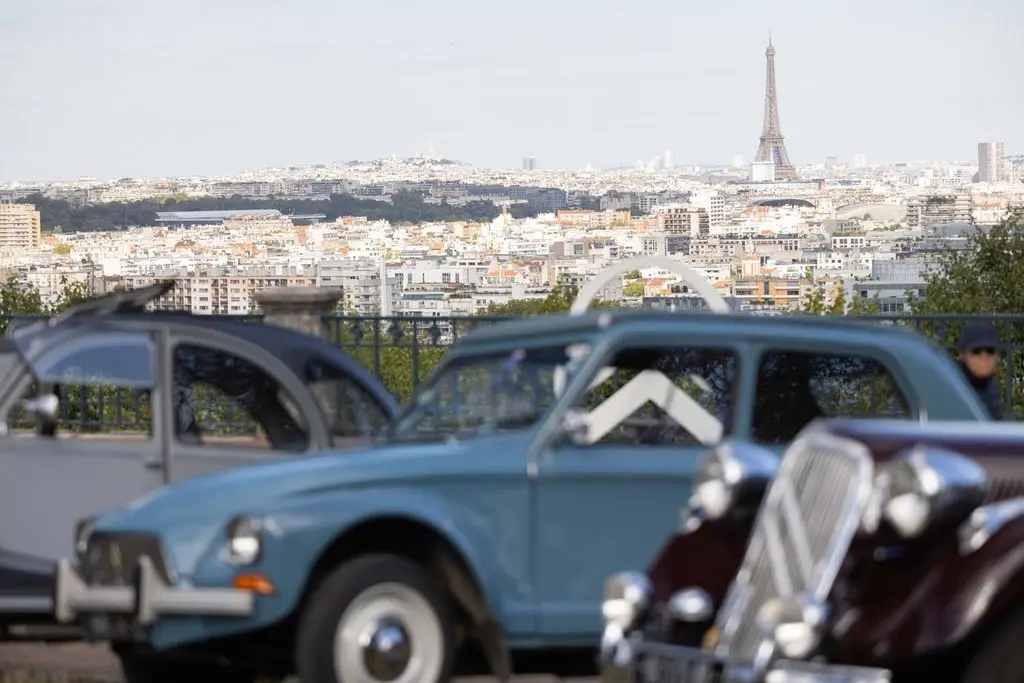 Citroën conquista París con nueve iconos de su historia que este año celebran un aniversario redondo 26 Motor16 CITROEN CLASSIC TOUR PARIS SEPTIEMBRE 202624 Motor16