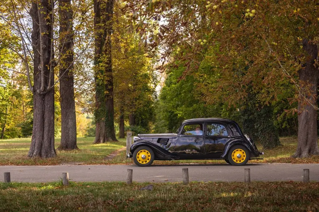 Citroën conquista París con nueve iconos de su historia que este año celebran un aniversario redondo 27 Motor16 CITROEN CLASSIC TOUR PARIS SEPTIEMBRE 202625 Motor16