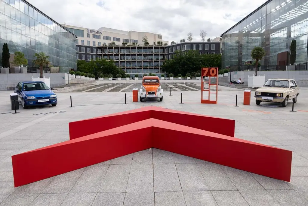 Citroën conquista París con nueve iconos de su historia que este año celebran un aniversario redondo 11 Motor16 CITROEN CLASSIC TOUR PARIS SEPTIEMBRE 20263 Motor16
