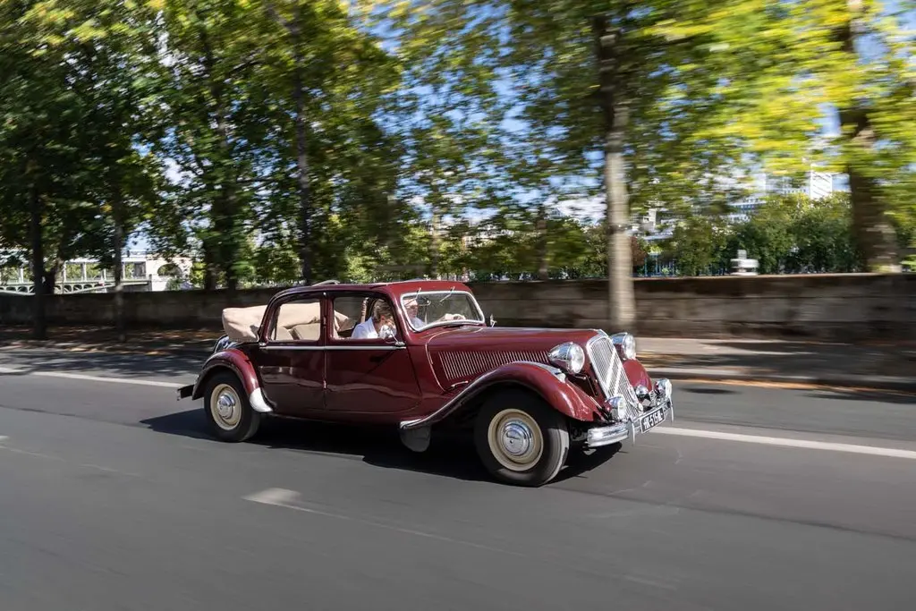Citroën conquista París con nueve iconos de su historia que este año celebran un aniversario redondo 15 Motor16 CITROEN CLASSIC TOUR PARIS SEPTIEMBRE 20269 Motor16