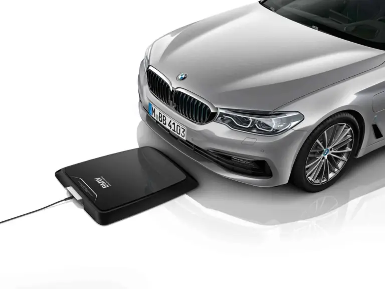 Carga inalámbrica del coche eléctrico: basta aparcar sobre la plataforma para cargar a 11 kW