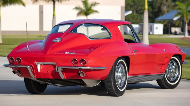 El Corvette Split-Window 1963, mito de la luneta partida, sale a subasta tras cinco décadas con un solo dueño