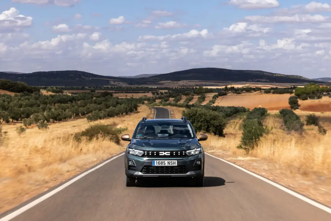 DACIA SANDERO HYBRID (2) DACIA SANDERO HYBRID 2 Motor16