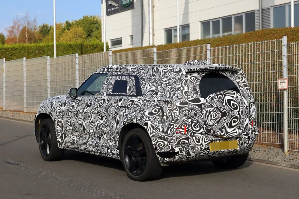 Defender Sport 2027 espia 16 Motor16