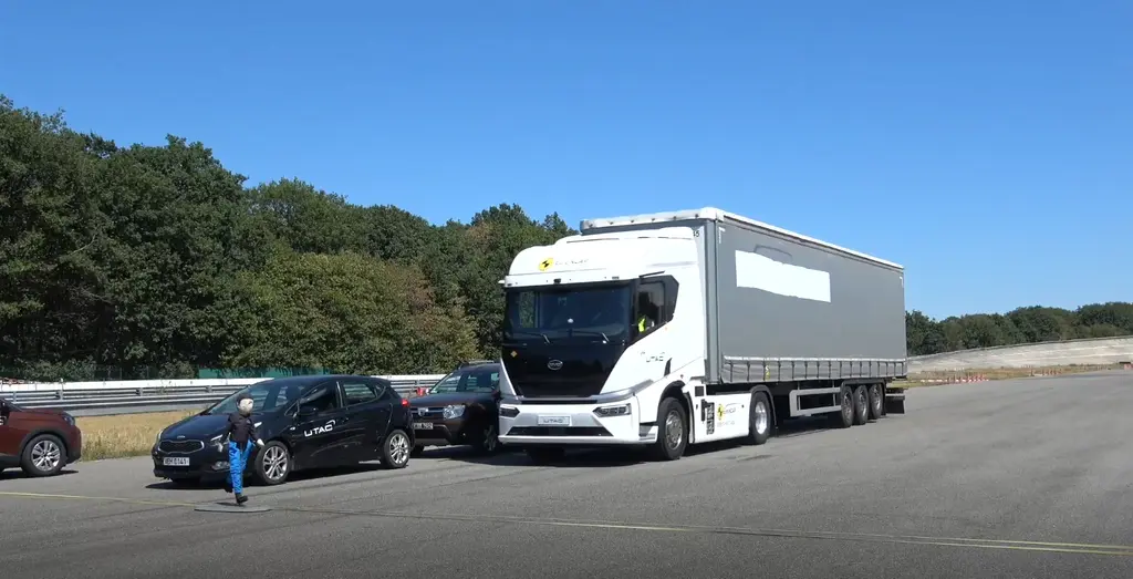 BYD debuta en Europa con el camión eléctrico ETT 44: 651 kWh, 1.006 CV y carga MCS a 1,5 MW 1 Motor16 Euro NCAP BYD ETT 44, seguridad