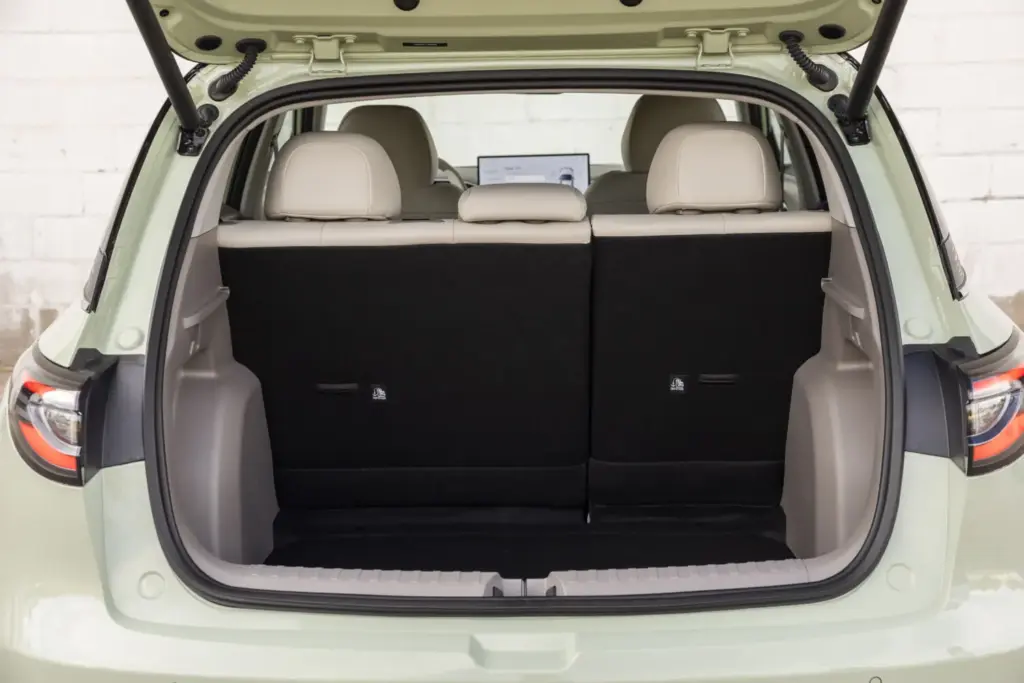 Primera prueba con el nuevo Geely E2. Un eléctrico urbano con modales europeos 3 Motor16 Geely E2 24 Motor16