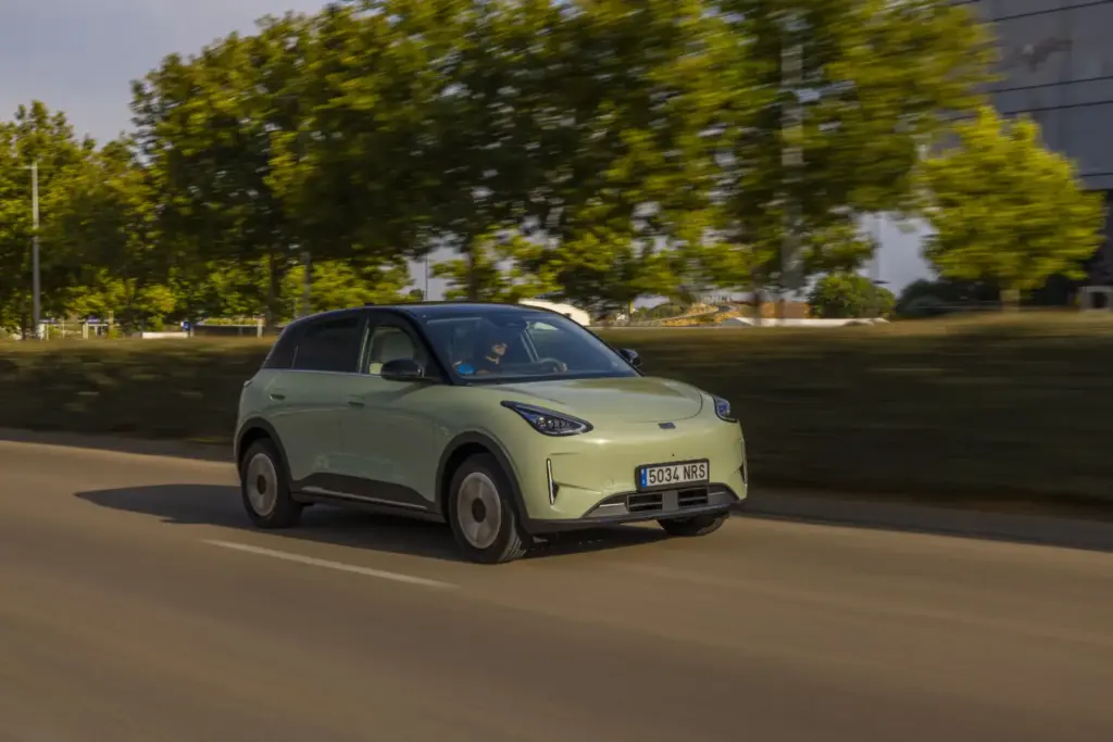 Primera prueba con el nuevo Geely E2. Un eléctrico urbano con modales europeos 20 Motor16 Geely E2 9 Motor16