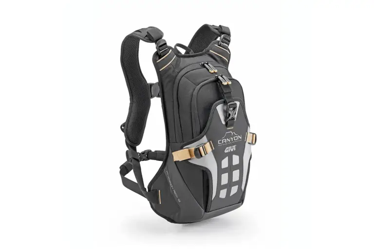 GIVI amplía la gama Canyon: mochila GRT731 de 12 litros y riñonera impermeable GRT732