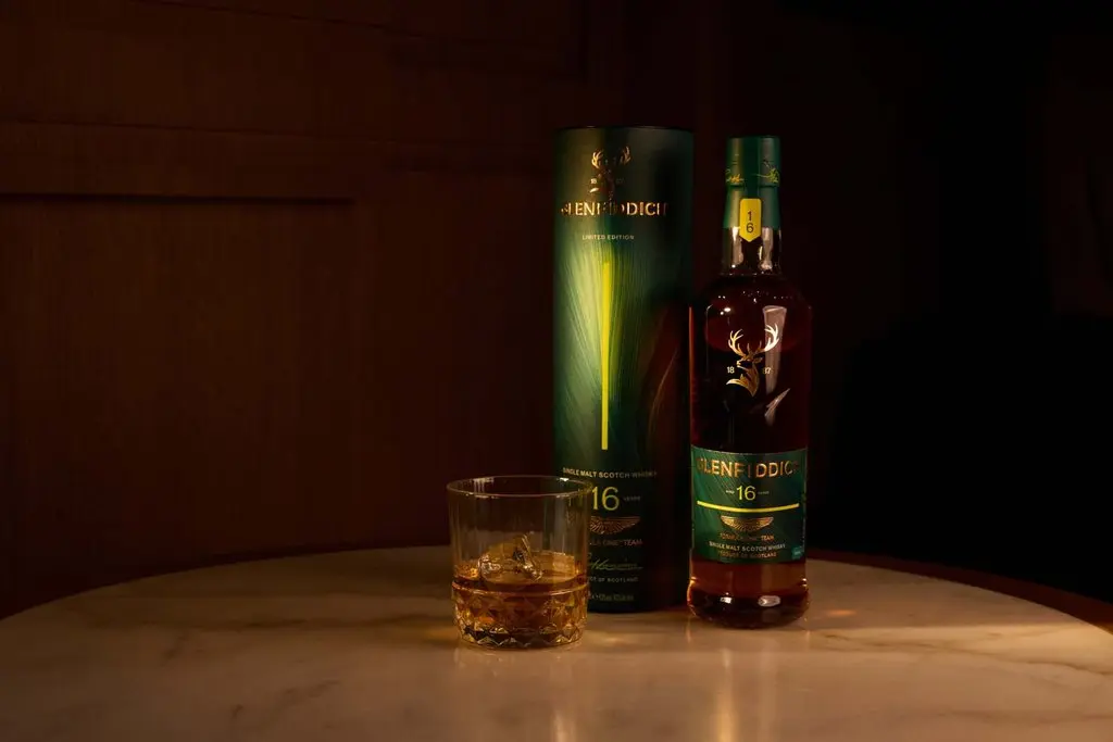 La emoción de la F1 sale fuera del circuito: la experiencia exclusiva de Glenfiddich y Aston Martin en Madrid con un viaje en juego 7 Motor16 The Racer's Lounge, Glenfiddich y Aston Martin Formula One™