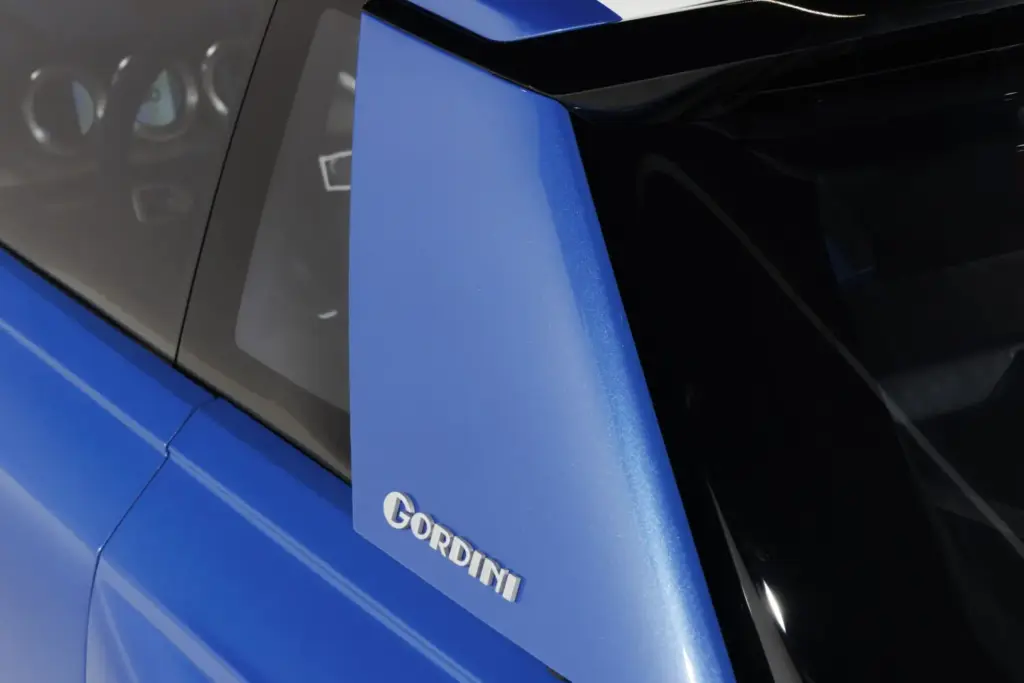 Renault 8 Gordini Concept: el mito francés regresa como un coupé eléctrico de 270 CV 29 Motor16 Gordini 8 Concept Car 36 Motor16