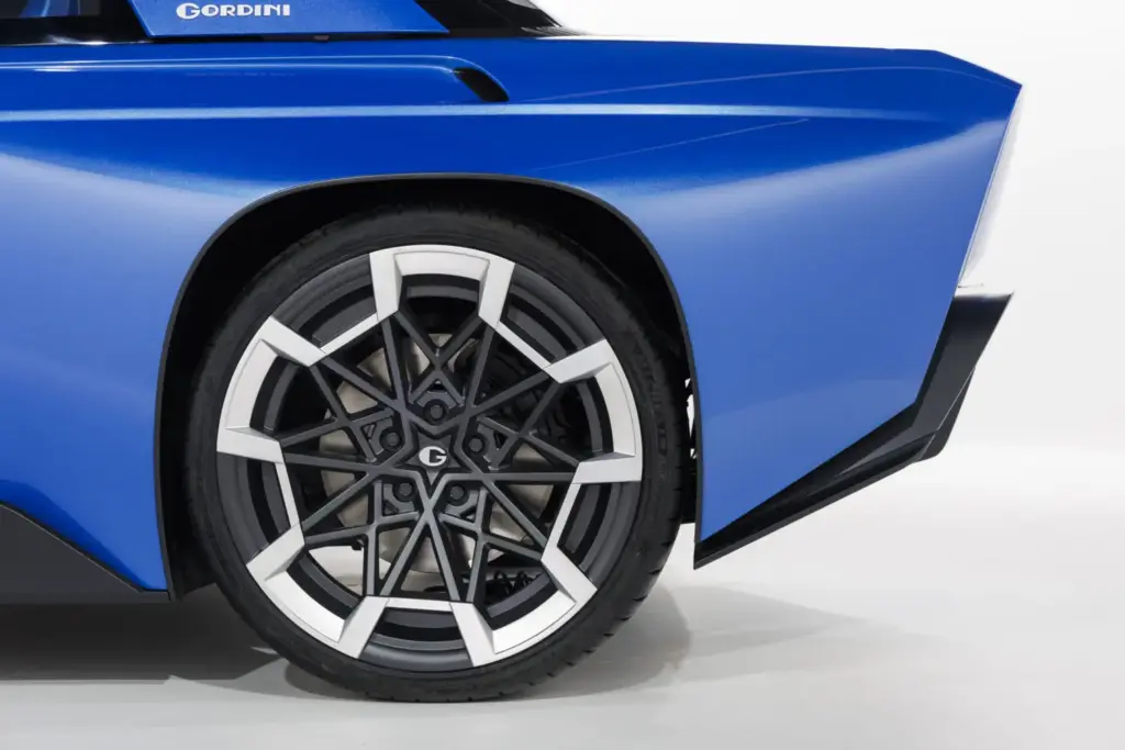 Renault 8 Gordini Concept: el mito francés regresa como un coupé eléctrico de 270 CV 33 Motor16 Gordini 8 Concept Car 40 Motor16