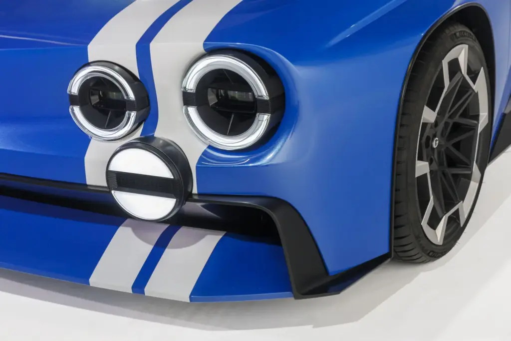 Renault 8 Gordini Concept: el mito francés regresa como un coupé eléctrico de 270 CV 36 Motor16 Gordini 8 Concept Car 44 Motor16