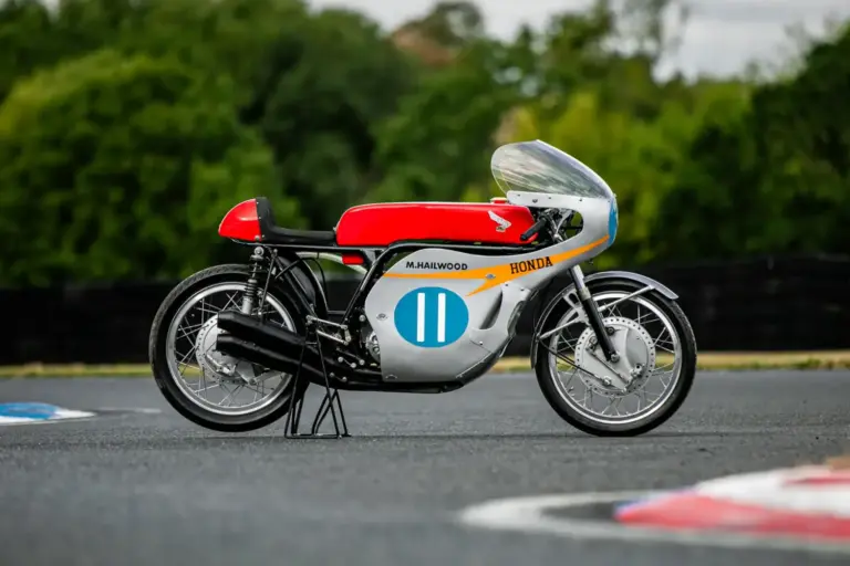 Honda RC173 subasta: la 350 de Hailwood campeona del mundo en 1966 puede superar el millón