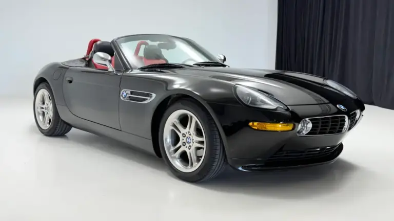 BMW Z8: un Z4 de 2003 imita al roadster de James Bond y sale a subasta en Estados Unidos