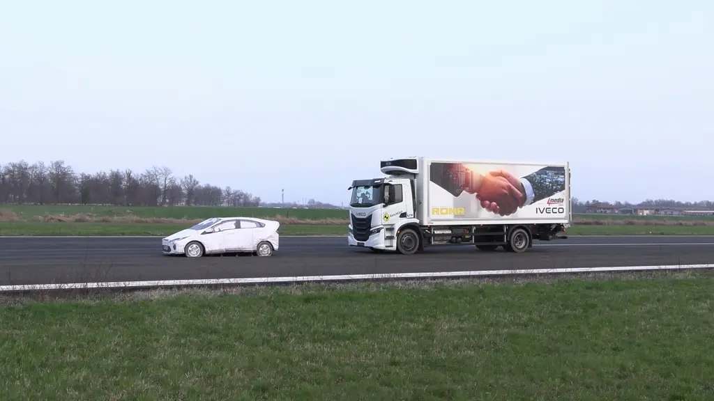 BYD debuta en Europa con un camión eléctrico de cinco estrellas –la máxima nota– en seguridad 4 Motor16 IVECO S-WAY 4x2 rígido, Euro NCAP, seguridad