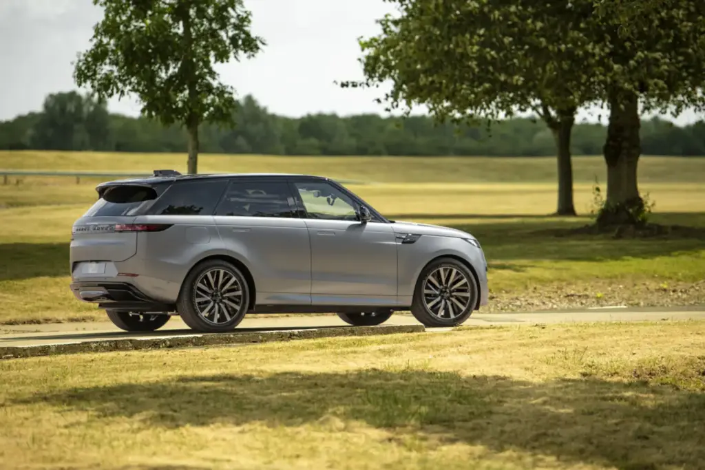Primera prueba del Range Rover Sport Electric: 550 CV y 609 km 23 Motor16 JLR Range Rover Showcase Stock Proving Ground L461 Sport 3 Motor16