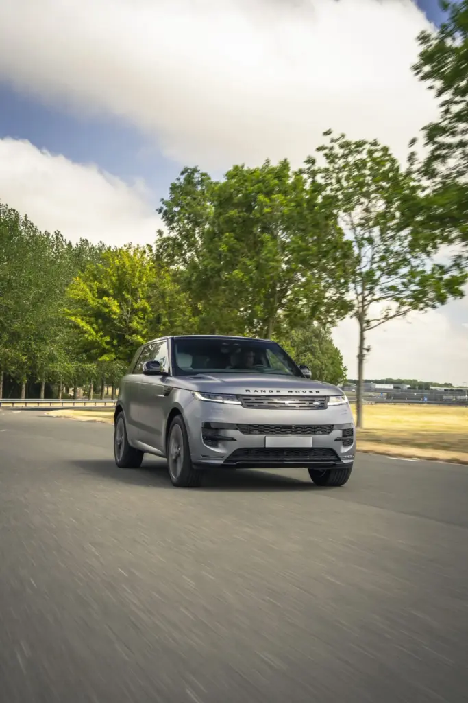 Primera prueba del Range Rover Sport Electric: 550 CV y 609 km 20 Motor16 JLR Range Rover Showcase Stock Proving Ground L461 Sport 6 Motor16