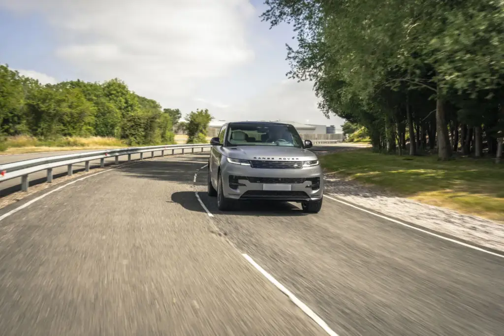 Primera prueba del Range Rover Sport Electric: 550 CV y 609 km 19 Motor16 JLR Range Rover Showcase Stock Proving Ground L461 Sport 7 Motor16