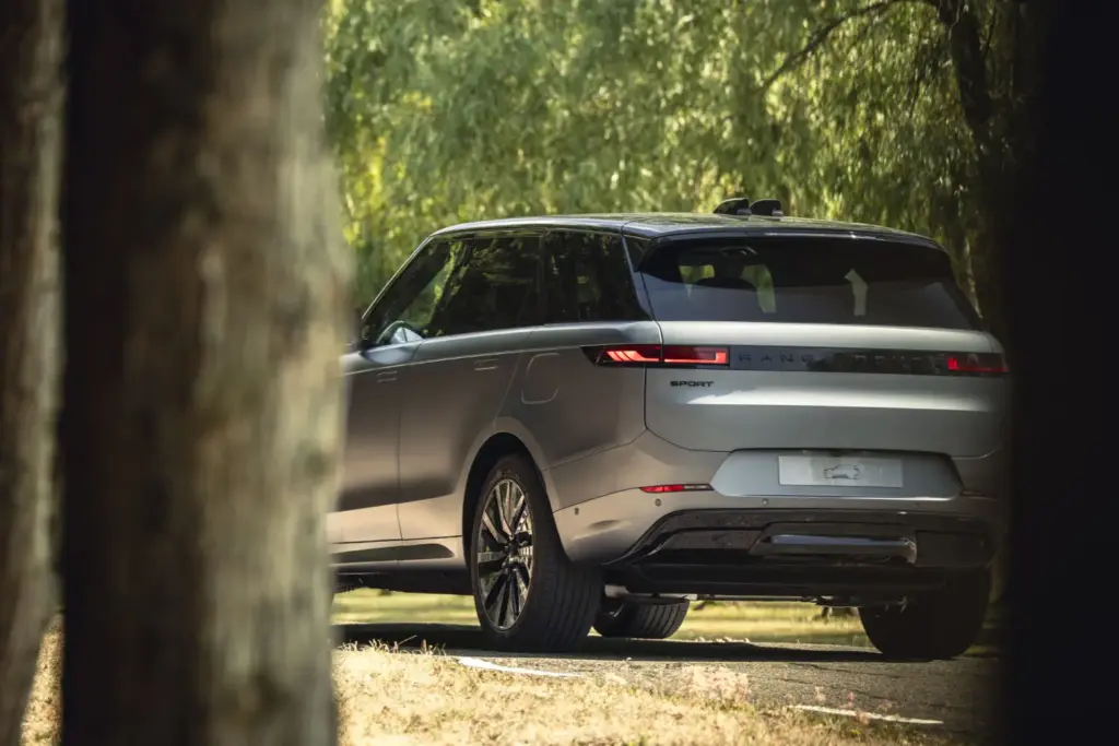 Primera prueba del Range Rover Sport Electric: 550 CV y 609 km 18 Motor16 JLR Range Rover Showcase Stock Proving Ground L461 Sport 8 Motor16
