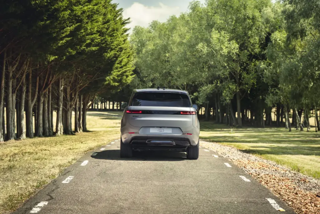 Primera prueba del Range Rover Sport Electric: 550 CV y 609 km 17 Motor16 JLR Range Rover Showcase Stock Proving Ground L461 Sport 9 Motor16
