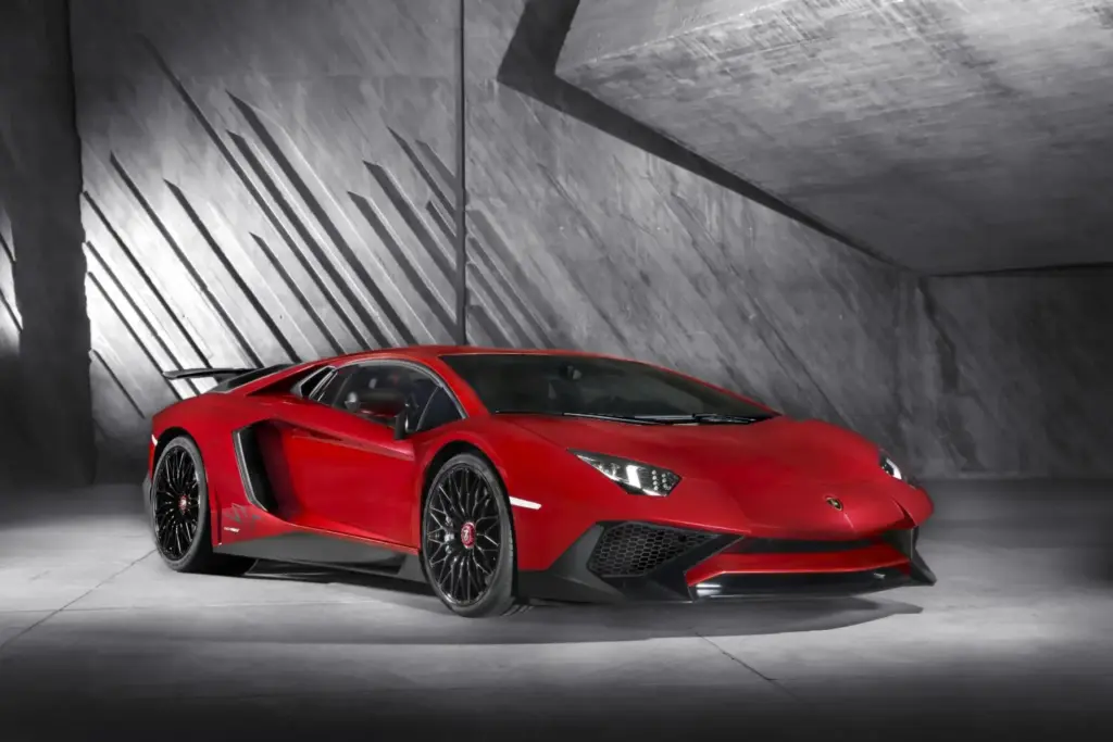 Super Veloce, 55 años de la filosofía más radical de Lamborghini: del Miura SV al Revuelto SV híbrido de 1.065 CV 7 Motor16 LAMBORGHINI AVENTADOR SV 1 Motor16