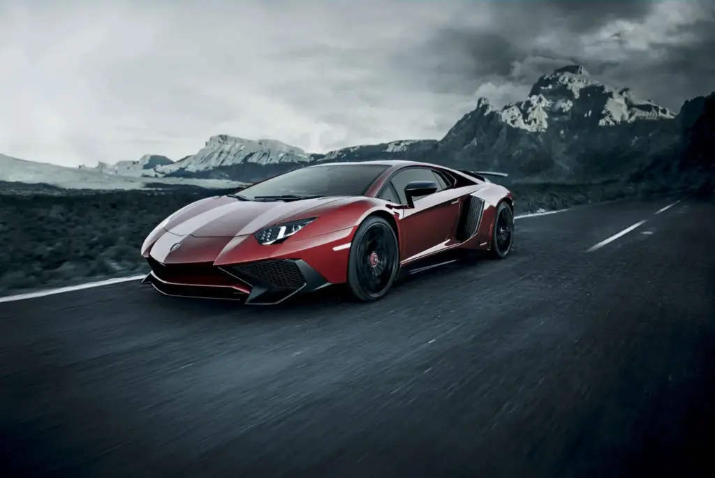 Super Veloce, 55 años de la filosofía más radical de Lamborghini: del Miura SV al Revuelto SV híbrido de 1.065 CV 12 Motor16 LAMBORGHINI AVENTADOR SV 10 Motor16